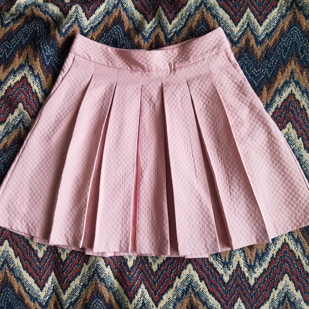 Elle pink pleaded skirt w/pockets💗